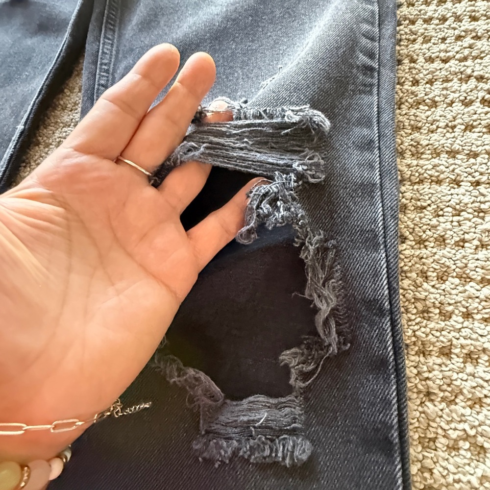 NWOT We the free! Charcoal Distressed Jeans.. Size 26 - Picture 14 of 14